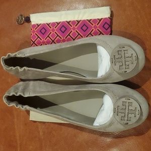 NIB Tory Burch Minnie travel ballet. Light grey. Size 7.5